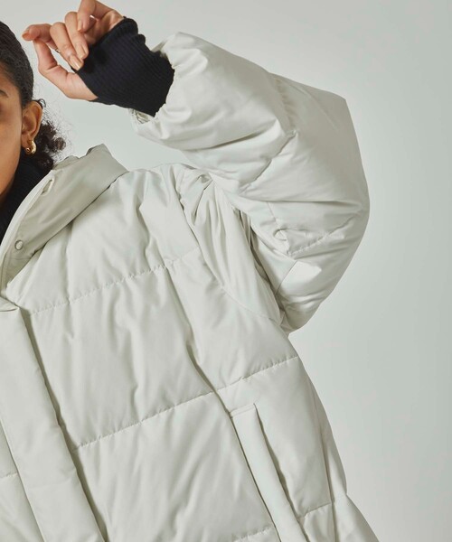 CITY TOKYO（シティトウキョウ）の「700フィルパワーオーバーサイズダウンコート（ダウンジャケット/コート・レディース・オフホワイト/ベージュ/ブラック・2/1）」の16枚目の写真