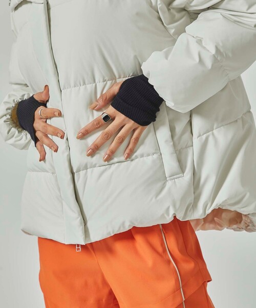 CITY TOKYO（シティトウキョウ）の「700フィルパワーオーバーサイズダウンコート（ダウンジャケット/コート・レディース・オフホワイト/ベージュ/ブラック・2/1）」の17枚目の写真