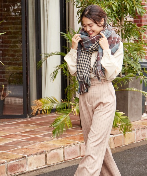 欧州航路（オウシュウコウロ）の「【欧州航路】ダブルタータンチェックストール（マフラー・レディース・ネイビー/ブラウン/ブラック×ホワイト/ブルー系その他/オレンジ系その他・FREE）」の6枚目の写真