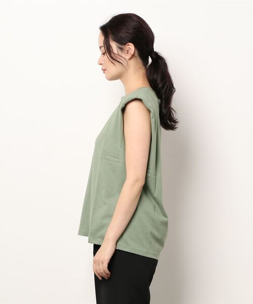 MADEMOISELLE ROPE'(マドモアゼル ロペ)の「【JUST FEMALE】パッドノースリーブカットソー(Tシャツ/カットソー・レディース・カーキ/ホワイト・FREE)」の4枚目の写真