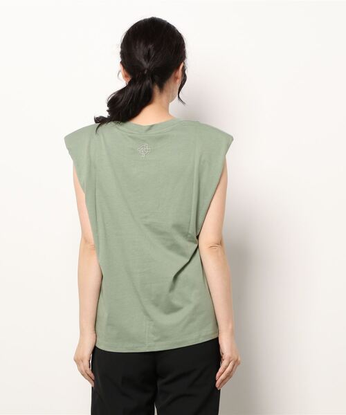 MADEMOISELLE ROPE'(マドモアゼル ロペ)の「【JUST FEMALE】パッドノースリーブカットソー(Tシャツ/カットソー・レディース・カーキ/ホワイト・FREE)」の3枚目の写真