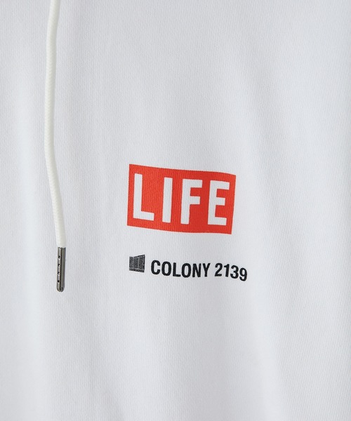COLONY 2139(コロニートゥーワンスリーナイン)の「LIFEコラボ裏毛パーカー※ユニセックス対応(パーカー・メンズ・ホワイト/ブラック・MEDIUM/LARGE)」の21枚目の写真