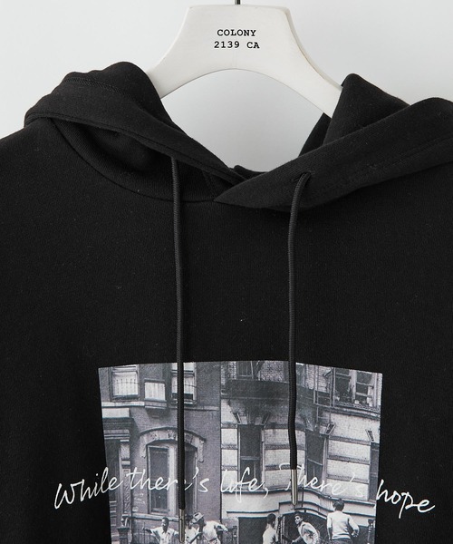 COLONY 2139(コロニートゥーワンスリーナイン)の「LIFEコラボ裏毛パーカー※ユニセックス対応(パーカー・メンズ・ホワイト/ブラック・MEDIUM/LARGE)」の13枚目の写真