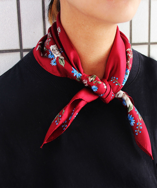 wiz（ウィズ）の「ウィズ wiz / 日本製クラシックバラ柄シルクスカーフ（バンダナ/スカーフ・レディース・マスタード/ブラック/ワイン・FREE）」の3枚目の写真