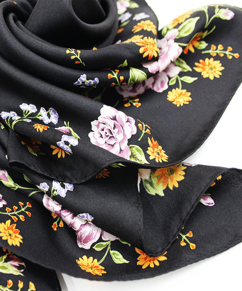 wiz（ウィズ）の「ウィズ wiz / 日本製クラシックバラ柄シルクスカーフ（バンダナ/スカーフ・レディース・マスタード/ブラック/ワイン・FREE）」の8枚目の写真