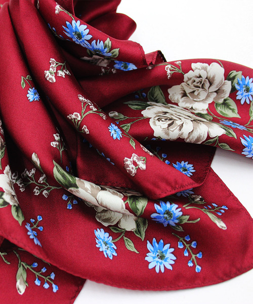 wiz（ウィズ）の「ウィズ wiz / 日本製クラシックバラ柄シルクスカーフ（バンダナ/スカーフ・レディース・マスタード/ブラック/ワイン・FREE）」の9枚目の写真