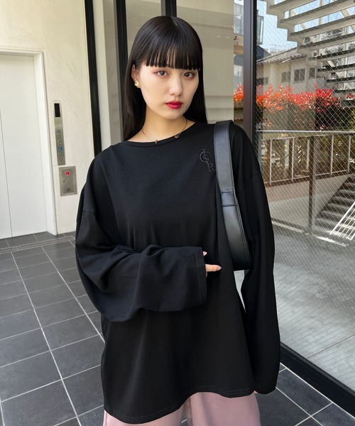 Romansual(ロマンシュアル)の「Romansual/同色ロゴ刺繍ロンT(Tシャツ/カットソー・レディース・ブラック/ネイビー/ベージュ・LARGE/MEDIUM)」の2枚目の写真