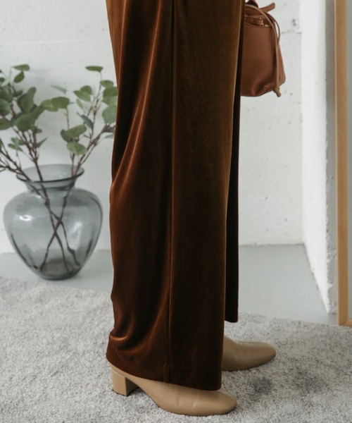 URBAN RESEARCH DOORS(アーバンリサーチドアーズ)の「ベロアイージーパンツ(その他パンツ・レディース・ブロンズ/グレー系その他・ONE)」の3枚目の写真