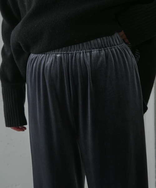 URBAN RESEARCH DOORS(アーバンリサーチドアーズ)の「ベロアイージーパンツ(その他パンツ・レディース・ブロンズ/グレー系その他・ONE)」の22枚目の写真