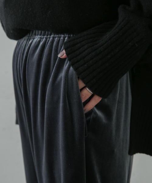 URBAN RESEARCH DOORS(アーバンリサーチドアーズ)の「ベロアイージーパンツ(その他パンツ・レディース・ブロンズ/グレー系その他・ONE)」の6枚目の写真