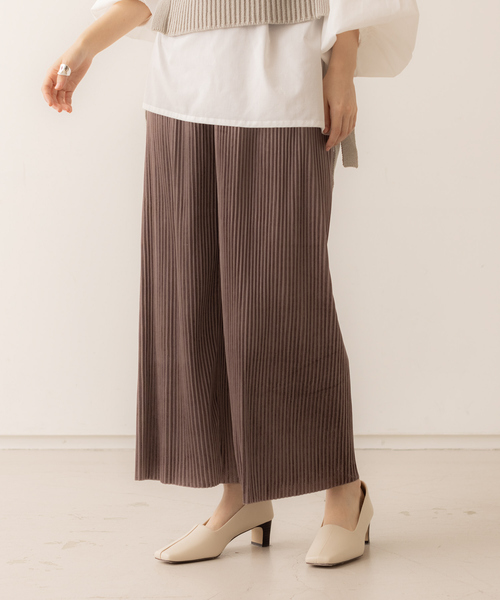 abahouse mavie(アバハウスマヴィ)の「ベロアプリーツパンツ(その他パンツ・レディース・アイボリー/ピンク/ブラウン/グレイッシュブルー・フリー)」の4枚目の写真