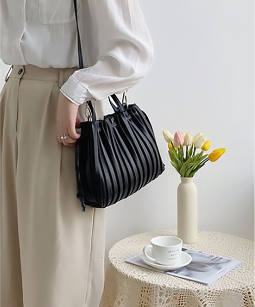 SETUP7(セットアップセブン)の「【SETUP7】プリーツエレガントショルダートート KNF(ショルダーバッグ・レディース・ブラウン/ホワイト/ブラック/ダークブラウン・FREE)」の13枚目の写真