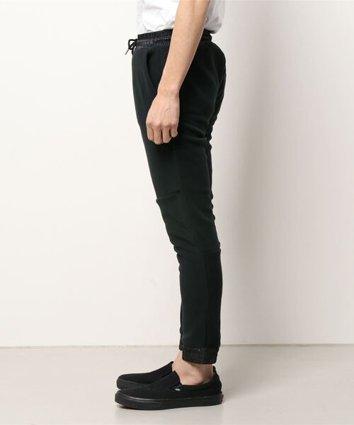 AZUL by moussy（アズールバイマウジー）の「FLEECE LINE PANTS/フリースラインパンツ（その他パンツ・メンズ・ブラック/ホワイト系その他・MEDIUM/LARGE）」の4枚目の写真