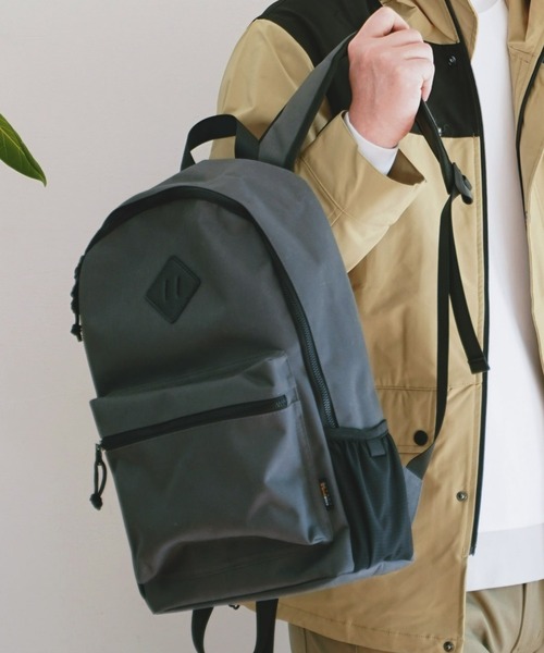 ikka(イッカ)の「CORDURA コーデュラ デイバッグ(バックパック/リュック・メンズ・グレー/ブラック・FREE)」の1枚目の写真