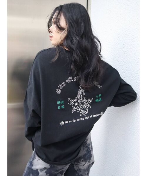 EVRIS（エヴリス）の「CHINA MOTIF ロンTEE（Tシャツ/カットソー・レディース・ホワイト/ブラック・FREE）」の2枚目の写真