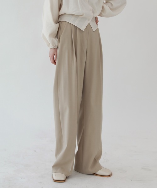 by muni:r（バイ ムニール）の「ソフトピンタックワイドスラックス（スラックス・レディース・ブラック/ベージュ/イエロー/ダークグレー/グレイッシュベージュ・FREE）」の4枚目の写真