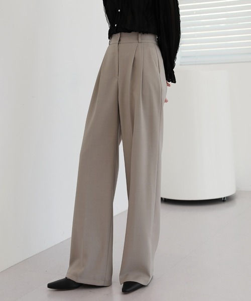 by muni:r（バイ ムニール）の「ソフトピンタックワイドスラックス（スラックス・レディース・ブラック/ベージュ/イエロー/ダークグレー/グレイッシュベージュ・FREE）」の5枚目の写真