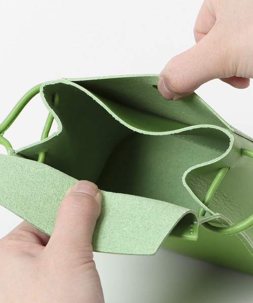 MARROW（マロウ）の「MARROW　BENT POUCH（ショルダーバッグ・レディース・グリーン・-）」の7枚目の写真