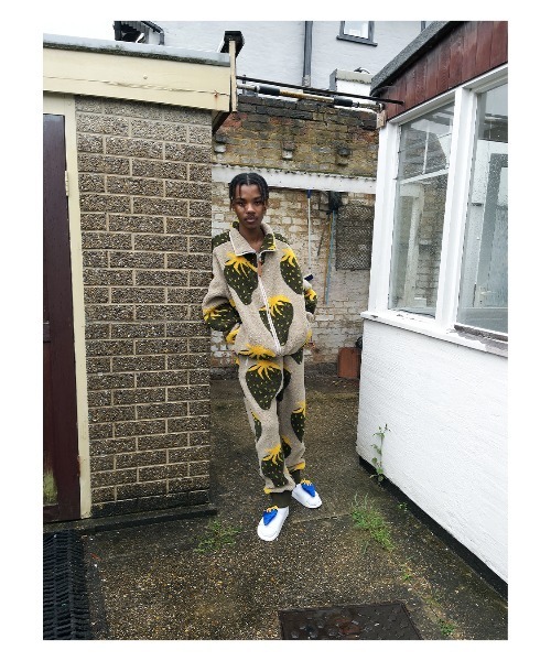 JW Anderson(ジェイダブリューアンダーソン)の「ジャケット(ブルゾン・メンズ・ベージュ系その他/ネイビー系・S/M)」の2枚目の写真