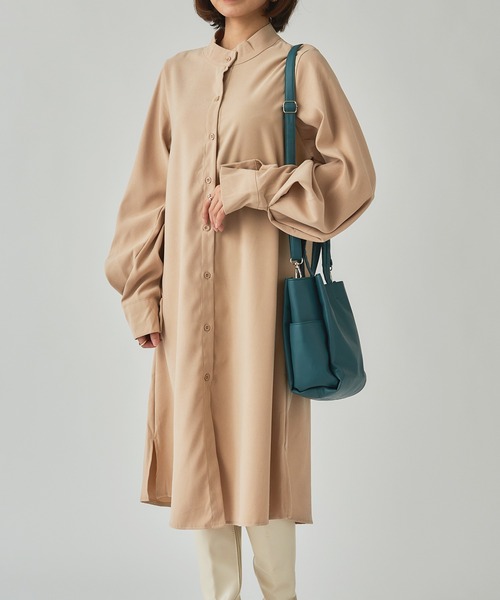 SETUP7（セットアップセブン）の「【SETUP7】シルクタッチスタンドカラーロングシャツ KNF（シャツ/ブラウス・レディース・ホワイト/ベージュ/ブルー・4/5）」の7枚目の写真