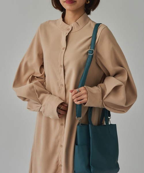 SETUP7（セットアップセブン）の「【SETUP7】シルクタッチスタンドカラーロングシャツ KNF（シャツ/ブラウス・レディース・ホワイト/ベージュ/ブルー・4/5）」の5枚目の写真