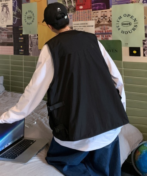 ARULE（アルール）の「A'GEM/9 × .kom『ARULE/アルール』Multi Pocket  Vest/マルチポケット ベスト（ベスト・メンズ・ブラック・M/L）」の4枚目の写真