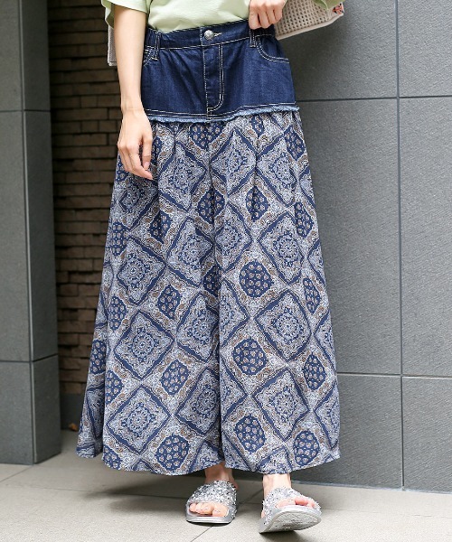 チチカカ(チチカカ)の「リメイクデニムプリントギャザーパンツ(デニムパンツ・レディース・ブラック/ブルー/ボルドー・FREE)」の2枚目の写真