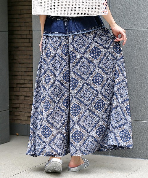 チチカカ(チチカカ)の「リメイクデニムプリントギャザーパンツ(デニムパンツ・レディース・ブラック/ブルー/ボルドー・FREE)」の6枚目の写真