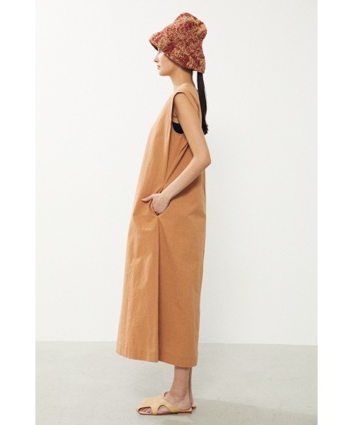 BLACK BY MOUSSY（ブラックバイマウジー）の「no sleeve V neck one-piece（ノースリーブVネックワンピース）（ワンピース・レディース・ブラック/キャメル/ライトカーキ・1/2）」の7枚目の写真