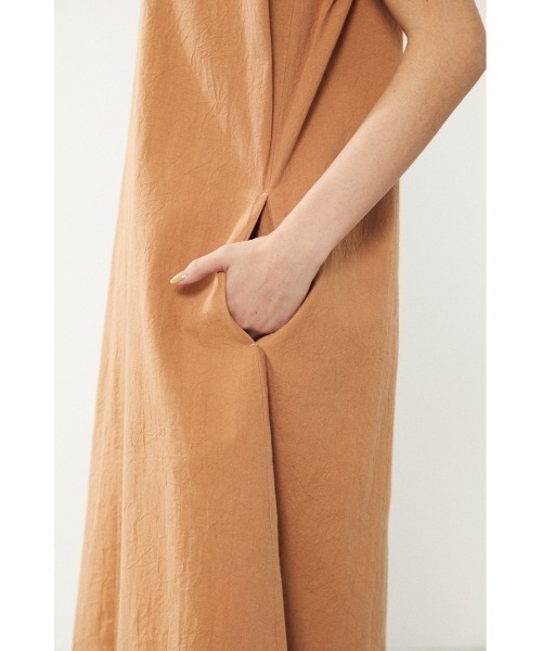 BLACK BY MOUSSY（ブラックバイマウジー）の「no sleeve V neck one-piece（ノースリーブVネックワンピース）（ワンピース・レディース・ブラック/キャメル/ライトカーキ・1/2）」の11枚目の写真