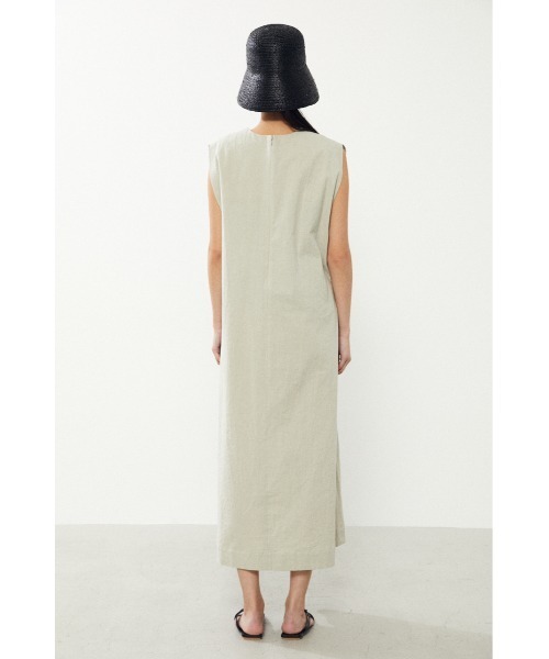 BLACK BY MOUSSY（ブラックバイマウジー）の「no sleeve V neck one-piece（ノースリーブVネックワンピース）（ワンピース・レディース・ブラック/キャメル/ライトカーキ・1/2）」の5枚目の写真