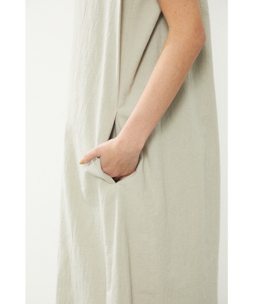 BLACK BY MOUSSY（ブラックバイマウジー）の「no sleeve V neck one-piece（ノースリーブVネックワンピース）（ワンピース・レディース・ブラック/キャメル/ライトカーキ・1/2）」の20枚目の写真