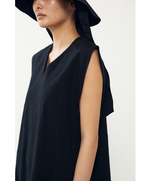 BLACK BY MOUSSY（ブラックバイマウジー）の「no sleeve V neck one-piece（ノースリーブVネックワンピース）（ワンピース・レディース・ブラック/キャメル/ライトカーキ・1/2）」の13枚目の写真