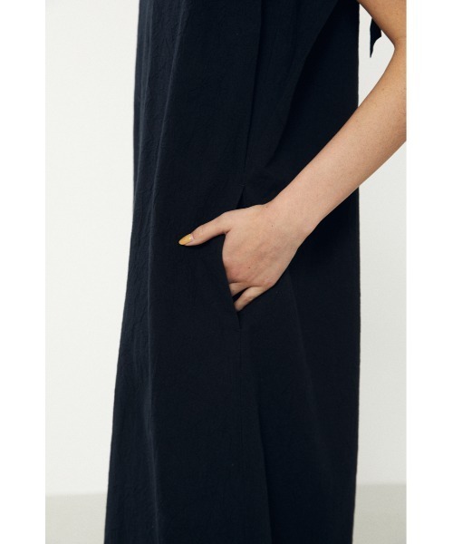 BLACK BY MOUSSY（ブラックバイマウジー）の「no sleeve V neck one-piece（ノースリーブVネックワンピース）（ワンピース・レディース・ブラック/キャメル/ライトカーキ・1/2）」の21枚目の写真