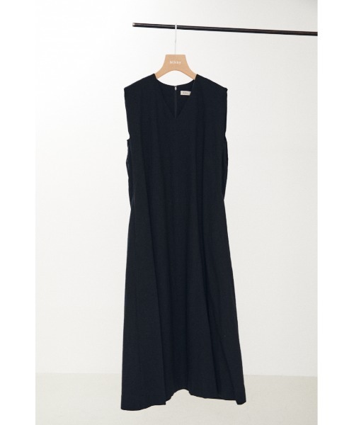 BLACK BY MOUSSY（ブラックバイマウジー）の「no sleeve V neck one-piece（ノースリーブVネックワンピース）（ワンピース・レディース・ブラック/キャメル/ライトカーキ・1/2）」の17枚目の写真