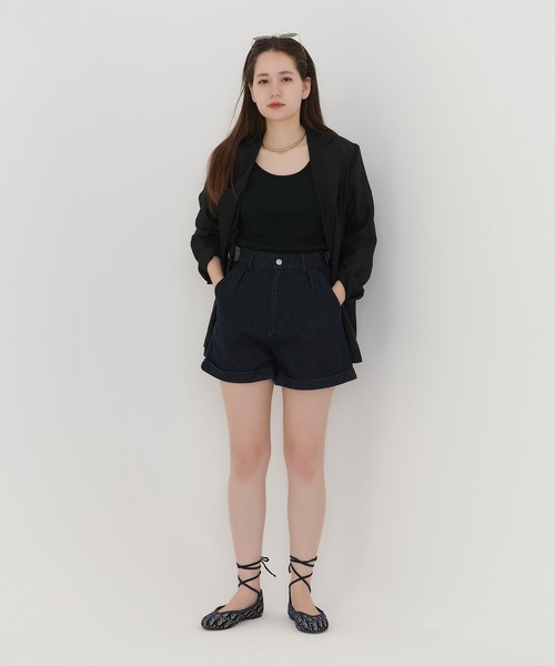 TINA:JOJUN(ティーナジョジュン)の「裾折り返し デニムショートパンツ TINA:JOJUN(デニムパンツ・レディース・ライトブルー/インディゴブルー・S/M)」の2枚目の写真