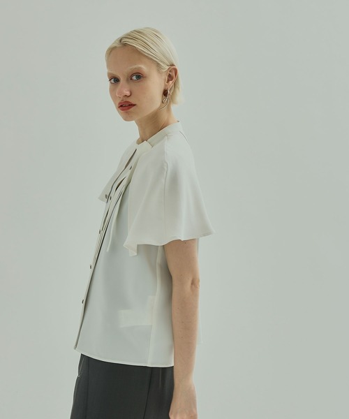 UNITED TOKYO(ユナイテッドトウキョウ)の「アシメデザインケープブラウス(シャツ/ブラウス・レディース・ホワイト/ブラック/ベージュ・FREE)」の10枚目の写真