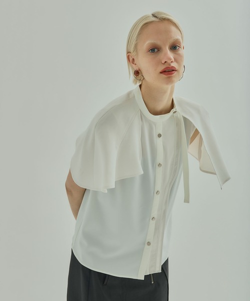 UNITED TOKYO(ユナイテッドトウキョウ)の「アシメデザインケープブラウス(シャツ/ブラウス・レディース・ホワイト/ブラック/ベージュ・FREE)」の8枚目の写真