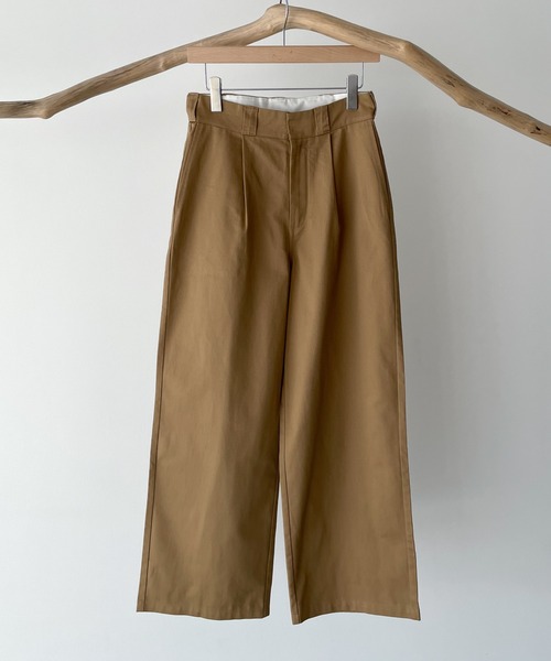 CANAL JEAN（キャナルジーン）の「RED CHOP WORKS(レッドチョップワークス) タックチノワイドパンツ（チノパンツ・レディース・ベージュ/ネイビー・38/36）」の19枚目の写真