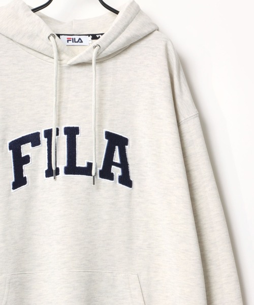 FILA(フィラ)の「FILA/フィラ 別注 オーバーサイズ カレッジロゴ ワッペン サガラ刺繍 スウェット レディース メンズ トレーナー パーカー(パーカー・メンズ・アッシュグレー/ダークグリーン/ネイビー/スミクロ・LL/M/L)」の3枚目の写真
