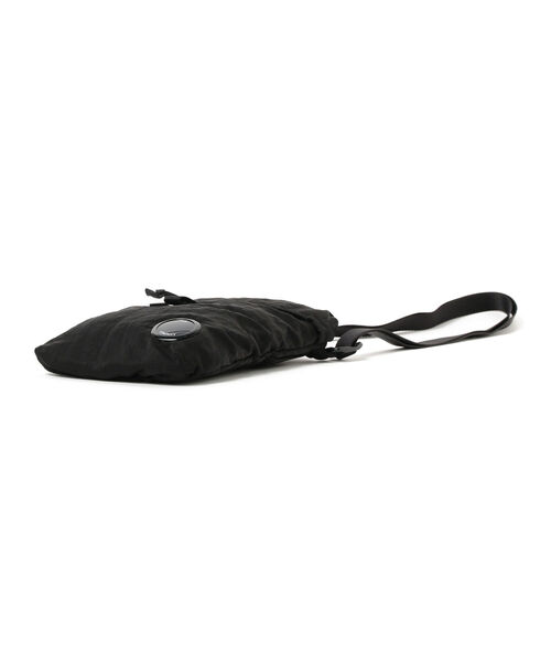 C.P. COMPANY（シーピーカンパニー）の「C.P. Company / Nylon B Shoulder Pack（ショルダーバッグ・メンズ・ブラック・ONE SIZE）」の3枚目の写真