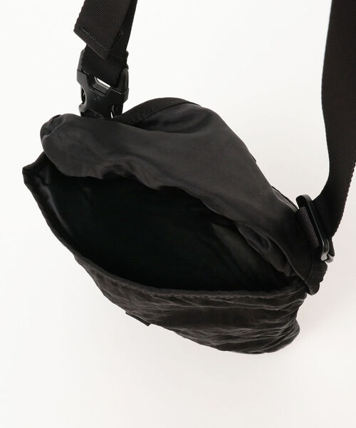 C.P. COMPANY（シーピーカンパニー）の「C.P. Company / Nylon B Shoulder Pack（ショルダーバッグ・メンズ・ブラック・ONE SIZE）」の7枚目の写真