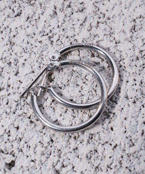 Pledge(プレッジ)の「★Pledge(プレッジ)★MINIフープ ピアス(ペア)(ピアス(両耳用)・レディース・ゴールド/ブラック/シルバー・FREE)」の3枚目の写真