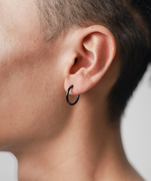 Pledge(プレッジ)の「★Pledge(プレッジ)★MINIフープ ピアス(ペア)(ピアス(両耳用)・レディース・ゴールド/ブラック/シルバー・FREE)」の10枚目の写真