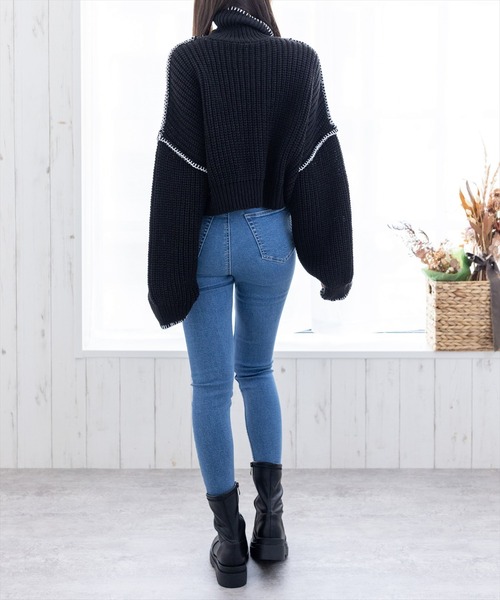 clear（クリア）の「配色ステッチショート丈ニットトップス（ニット/セーター・レディース・ブラック/オレンジ/アイボリー・F）」の11枚目の写真