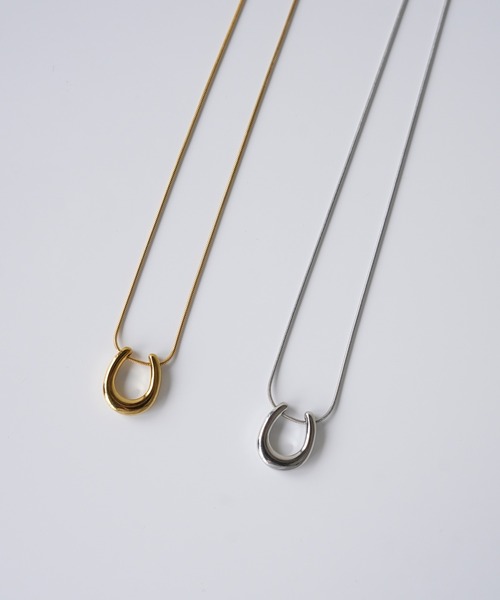 IAMUSE（アイアミューズ）の「金属アレルギー対応　ホースシューネックレス S0832【IAMUSE】（ネックレス・レディース・シルバー/ゴールド・FREE）」の12枚目の写真