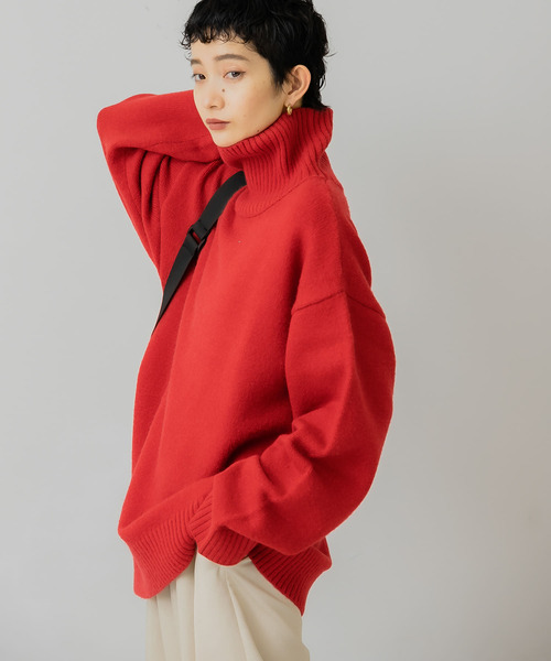 KBF(ケイビーエフ)の「ハイネックオーバーニット(ニット/セーター・レディース・レッド/グレー/ベージュ/ブルー・ONE)」の4枚目の写真