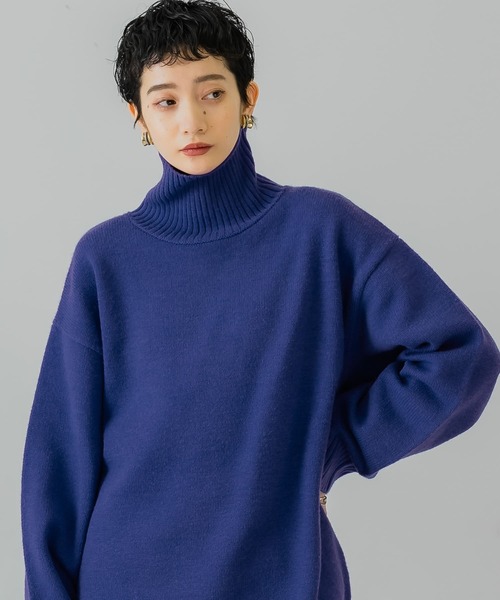 KBF(ケイビーエフ)の「ハイネックオーバーニット(ニット/セーター・レディース・レッド/グレー/ベージュ/ブルー・ONE)」の3枚目の写真