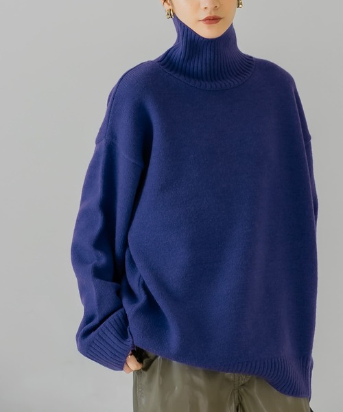 KBF(ケイビーエフ)の「ハイネックオーバーニット(ニット/セーター・レディース・レッド/グレー/ベージュ/ブルー・ONE)」の5枚目の写真