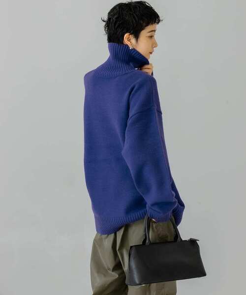 KBF(ケイビーエフ)の「ハイネックオーバーニット(ニット/セーター・レディース・レッド/グレー/ベージュ/ブルー・ONE)」の8枚目の写真